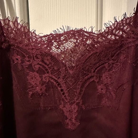 Storia Silky Cami in Burgandy - Picture 3 of 3